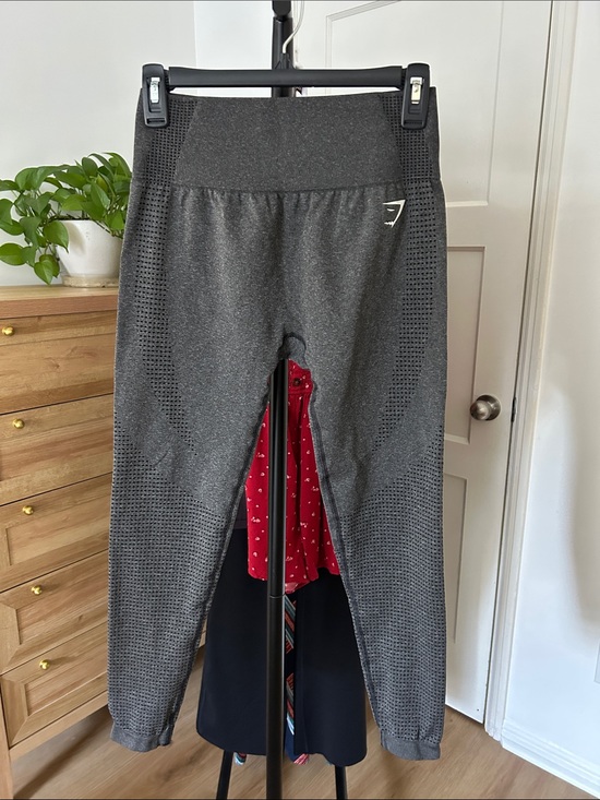 Gymshark Pants - Gymshark Leggings. Size large. 25” inseam. No front seam. Like new.